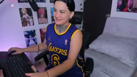 LEEP  online show from November 17, 2025, 1:44 am