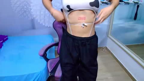 _gold_strawberry_ online show from May 11, 2026, 2:06 am