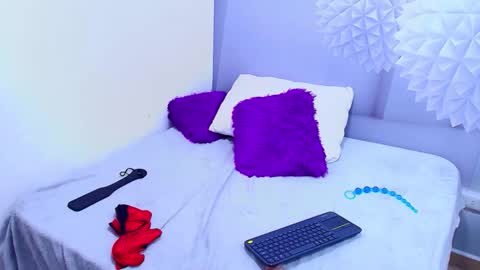 _gold_strawberry_ online show from May 16, 2026, 6:54 am