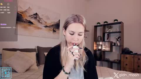 Rina online show from October 7, 2025, 7:44 pm