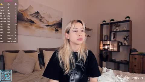 Rina online show from November 27, 2025, 11:18 pm