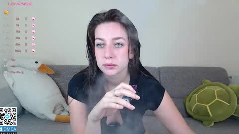 Snapshot of _halllseyyy_ chatting on September 18, 2025, 9:33 am Hi everybody my name is Halsey online show from September 18, 2025, 9:33 am