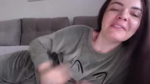 Criss4u online show from April 3, 2026, 5:49 am