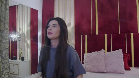 _hot_neighbour online show from May 25, 2026, 3:34 am