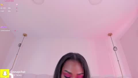 Snapshot of _huge_boobs_ebony chatting on October 21, 2025, 8:20 pm Darlis online show from October 21, 2025, 8:20 pm