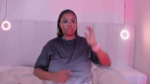 Snapshot of _huge_boobs_ebony chatting on November 28, 2025, 7:49 pm Darlis online show from November 28, 2025, 7:49 pm