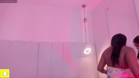 Snapshot of _huge_boobs_ebony chatting on December 4, 2025, 7:33 pm Darlis online show from December 4, 2025, 7:33 pm