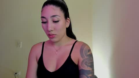 Snapshot of _isabella99_ chatting on October 12, 2025, 4:44 am Isabella online show from October 12, 2025, 4:44 am
