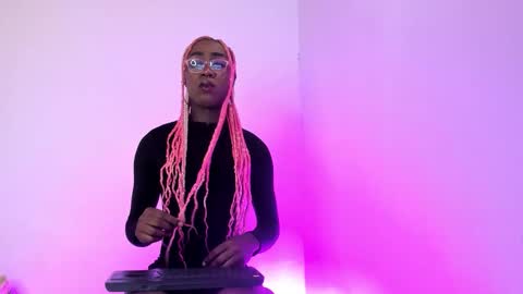 Snapshot of _itsbrit chatting on November 28, 2025, 10:45 pm Brit online show from November 28, 2025, 10:45 pm