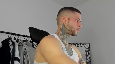Snapshot of _jamesleandros chatting on October 17, 2025, 6:32 pm jeison online show from October 17, 2025, 6:32 pm