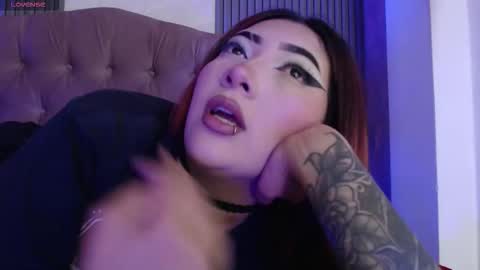 Mia online show from November 20, 2025, 5:56 pm