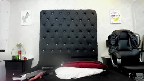 _johnson_alana online show from April 15, 2026, 7:58 pm