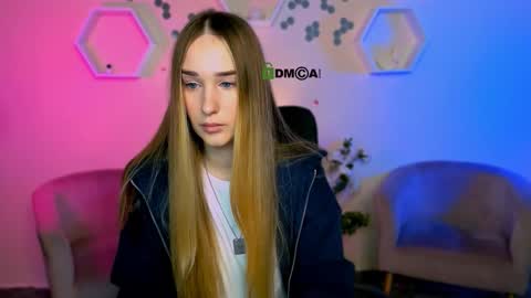 _kellykitten_ online show from November 19, 2025, 10:48 am