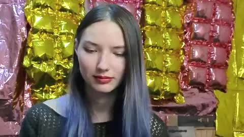 _kikiclark_ online show from April 3, 2026, 5:11 pm