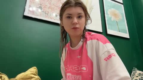 Molly   Emily online show from March 18, 2026, 2:26 am