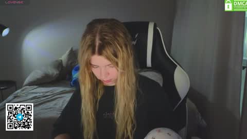 Snapshot of _kirieshka chatting on June 27, 2026, 2:34 pm Molly Emily online show from June 27, 2026, 2:34 pm