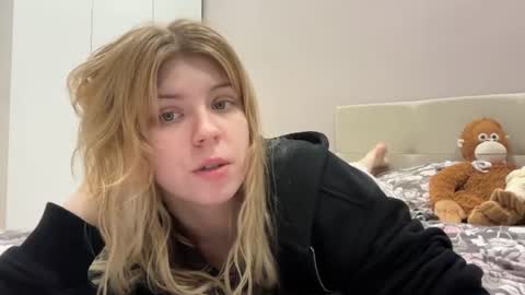 Snapshot of _kirieshka chatting on June 28, 2026, 4:57 pm Molly Emily online show from June 28, 2026, 4:57 pm