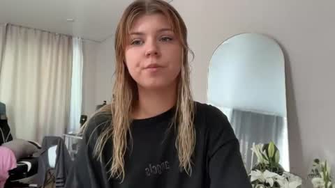 Snapshot of _kirieshka chatting on July 2, 2026, 12:33 pm Molly Emily online show from July 2, 2026, 12:33 pm