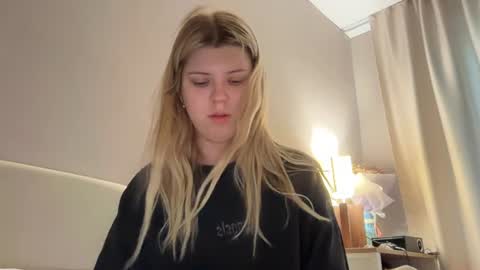 Snapshot of _kirieshka chatting on July 27, 2026, 12:34 pm Molly Emily online show from July 27, 2026, 12:34 pm