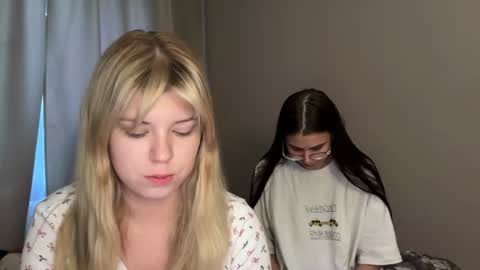 Snapshot of _kirieshka chatting on August 6, 2026, 1:07 am Molly Emily online show from August 6, 2026, 1:07 am