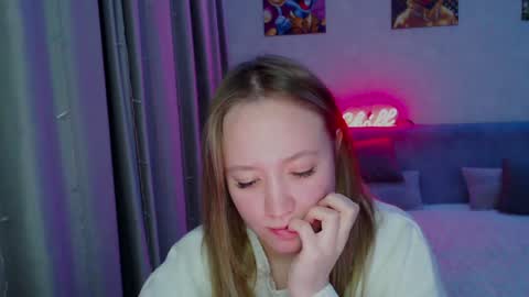 _lalune_ online show from December 30, 2024, 12:54 am