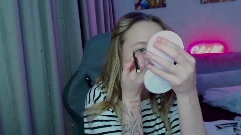 _lalune_ online show from January 6, 2025, 12:59 am