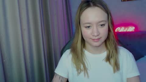 _lalune_ online show from January 8, 2025, 6:31 am