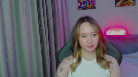 _lalune_ online show from January 13, 2025, 5:23 pm