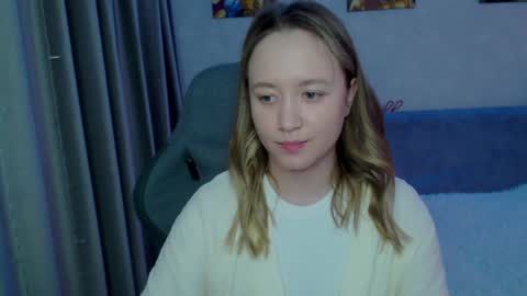 _lalune_ online show from January 23, 2025, 7:51 pm