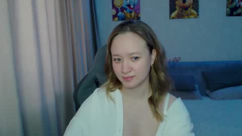 _lalune_ online show from February 12, 2025, 5:58 am