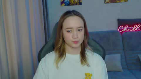 _lalune_ online show from February 16, 2025, 12:54 pm