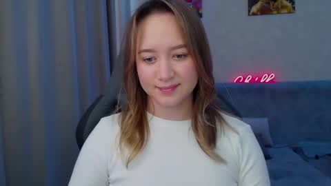 _lalune_ online show from March 2, 2025, 6:27 am