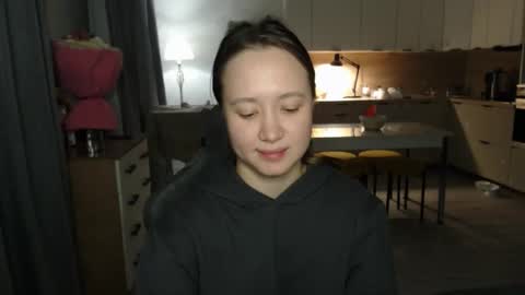 _lalune_ online show from February 18, 2026, 2:46 pm