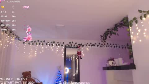 Snapshot of _lauraspencer_ chatting on December 6, 2024, 4:36 am Laura online show from December 6, 2024, 4:36 am