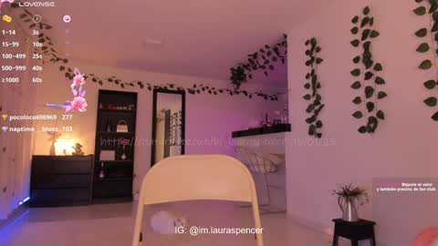 Snapshot of _lauraspencer_ chatting on January 17, 2025, 5:32 am Laura online show from January 17, 2025, 5:32 am
