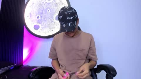 _leohot_ online show from November 19, 2025, 3:28 am