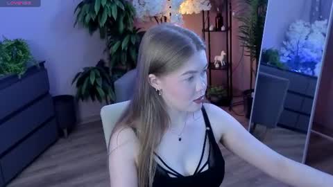 _liilcrystal_ online show from July 4, 2026, 7:20 pm