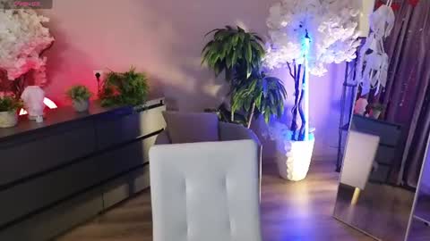 _liilcrystal_ online show from July 11, 2026, 7:49 pm