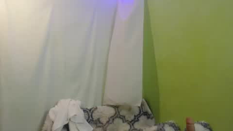 _lilies_gigi_ online show from December 11, 2024, 10:16 pm