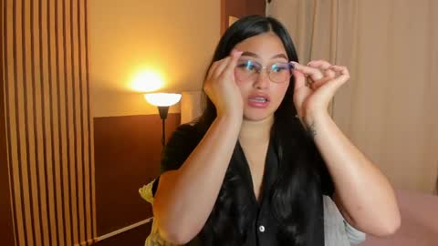 Ivy 3 online show from April 17, 2026, 8:01 pm