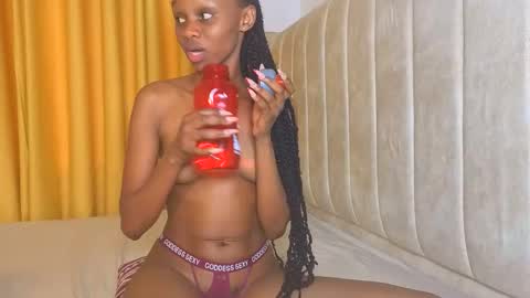 Littlevenus online show from November 1, 2025, 12:07 pm