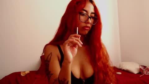 _loreana_ online show from January 28, 2025, 3:25 pm