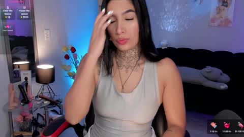  Laura  Independent Model  online show from February 5, 2025, 11:44 am