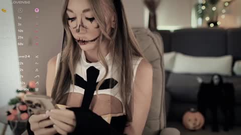 Melanie online show from October 31, 2025, 10:49 am