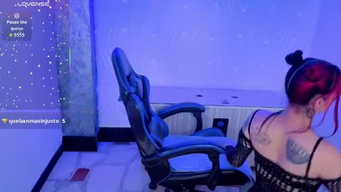 Lucia online show from October 8, 2025, 5:43 pm