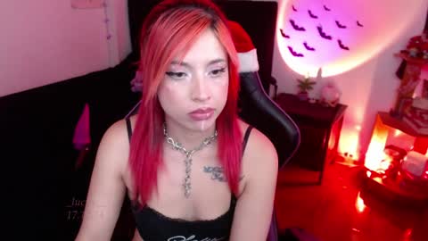 Snapshot of _lucyx__ chatting on December 17, 2024, 8:32 pm Queen.  Help me reach 100 thumbs up  online show from December 17, 2024, 8:32 pm