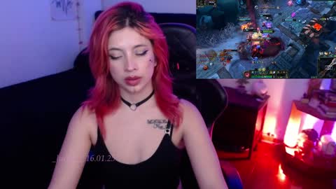 Snapshot of _lucyx__ chatting on January 17, 2025, 2:18 am Queen.  Help me reach 100 thumbs up  online show from January 17, 2025, 2:18 am
