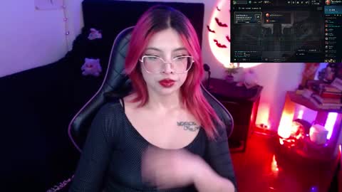 Snapshot of _lucyx__ chatting on March 5, 2025, 8:10 pm Queen.  Help me reach 100 thumbs up  online show from March 5, 2025, 8:10 pm