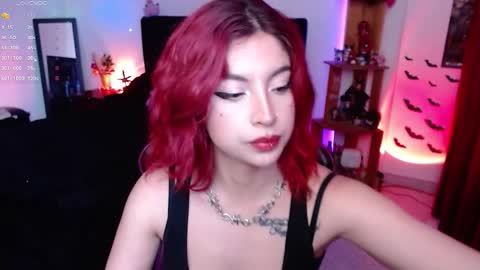 Snapshot of _lucyx__ chatting on October 5, 2025, 8:29 pm Queen.  Help me reach 100 thumbs up  online show from October 5, 2025, 8:29 pm