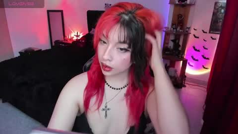Queen.  Help me reach 100 thumbs up  online show from June 30, 2026, 10:33 pm